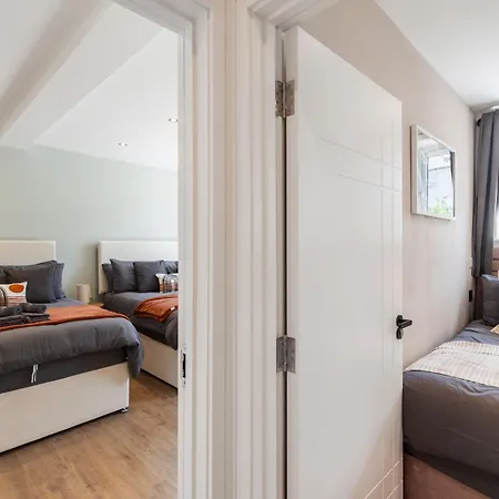 Kew Garden 2br Sleeps 9 Near London * Richmond (Greater London)