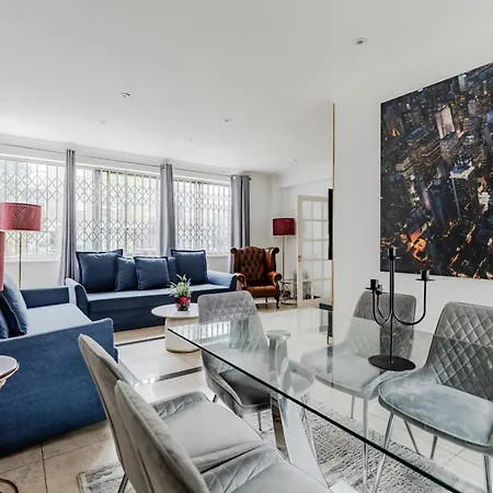 Spacious 4 Bedroom Near Marble Arch And Oxford St. Apartment *