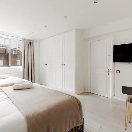 Spacious 4 Bedroom Near Marble Arch And Oxford St. Apartment London