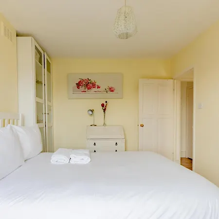Charming 2bd Flat With Roof Terrace North Apartment *