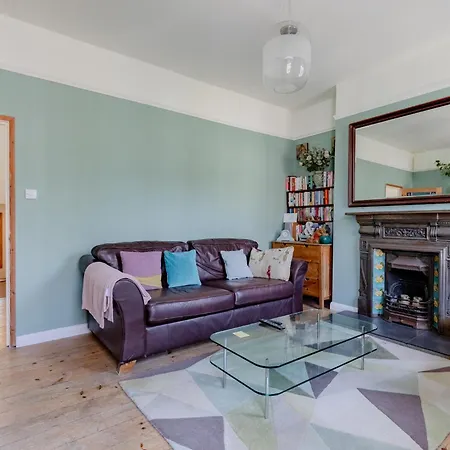Charming 2bd Flat With Roof Terrace North Apartment