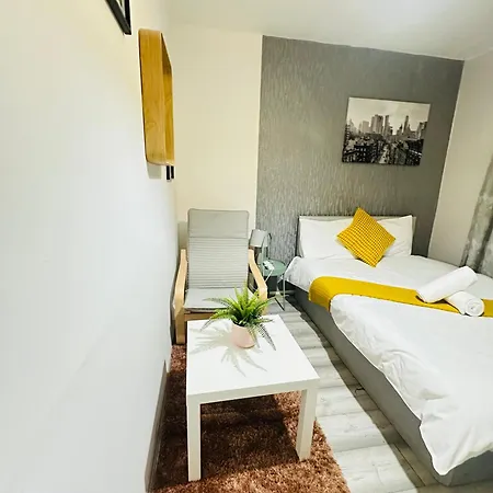 Flat In Aldgate East, London