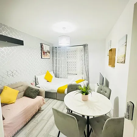 Flat In Aldgate East, * London