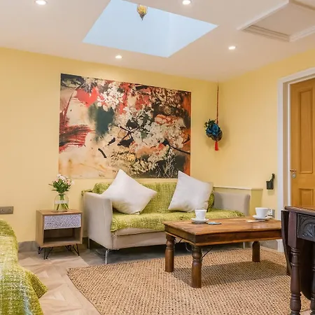 Restful Break 2 Bedroom Woods 2 Acre Garden Gated Free Parking 公寓 *