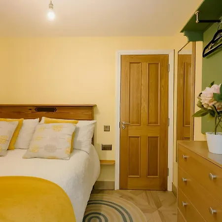 Restful Break 2 Bedroom Woods 2 Acre Garden Gated Free Parking 公寓 *