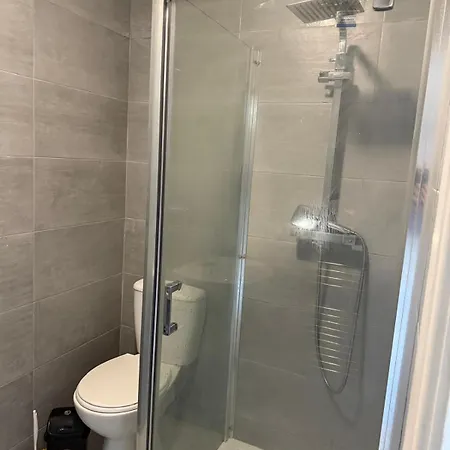 4 Bedroom House Heathrow