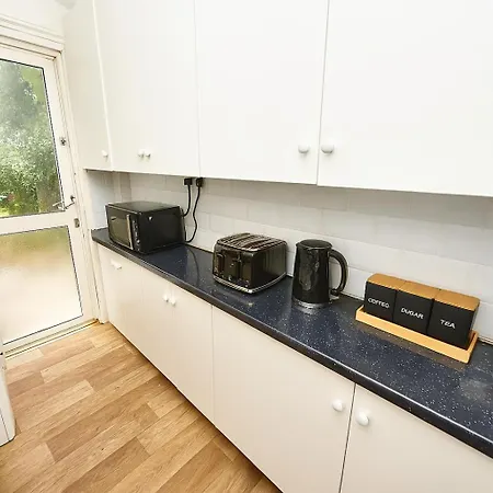 Villa In Harrow
