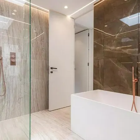 Four Bedroom In Apartment