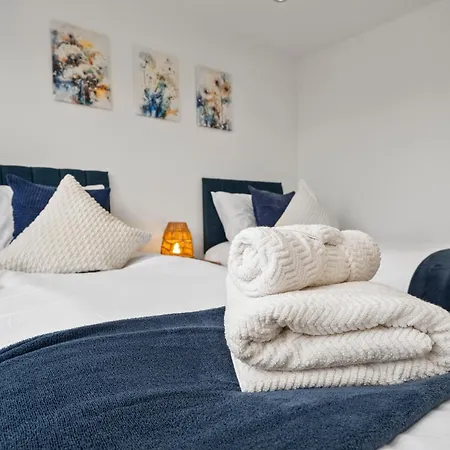 Spacious 5 Bedroom With Game Croydon