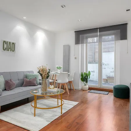 Near Highbury Islington Station With Private Garden *