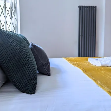 Near Highbury Islington Station With Private Garden *