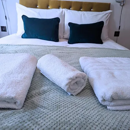 Near Highbury Islington Station With Private Garden * Londen