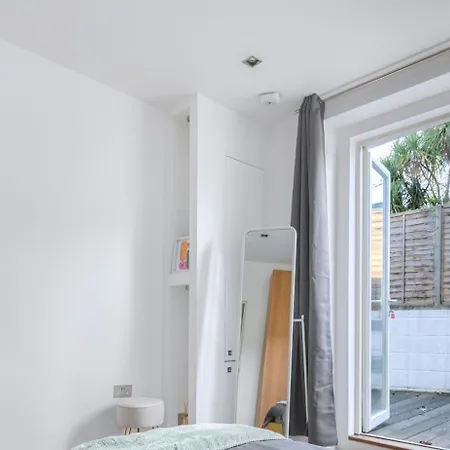 Near Highbury Islington Station With Private Garden Appartement