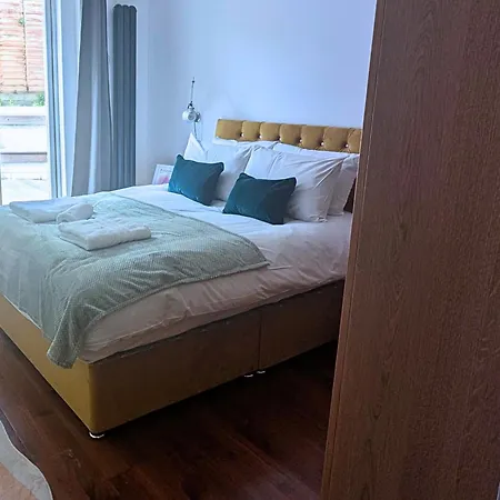 Near Highbury Islington Station With Private Garden Appartement Londen
