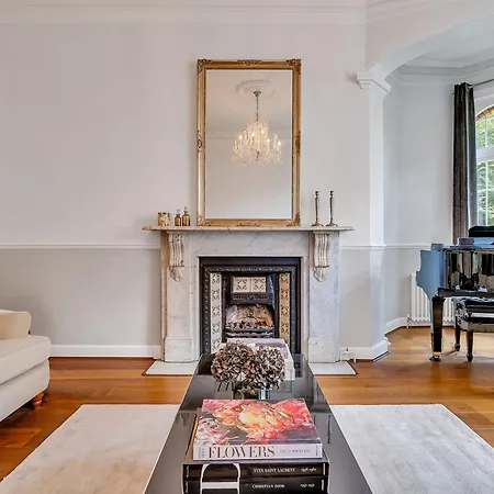 New - 2 Bed Flat - West Kensington Station - Private Garden Londres