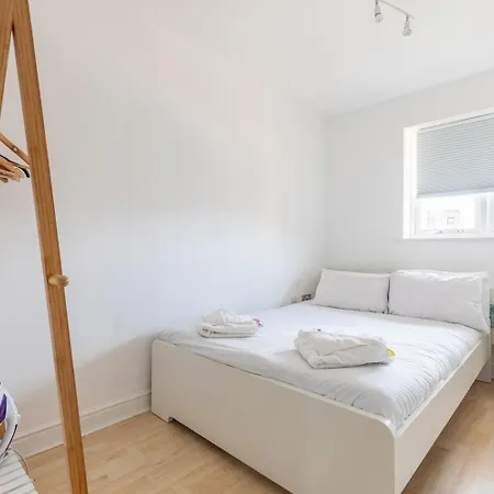 Skyline Haven - Modern 2b, Parking, Wifi & 4ktv *