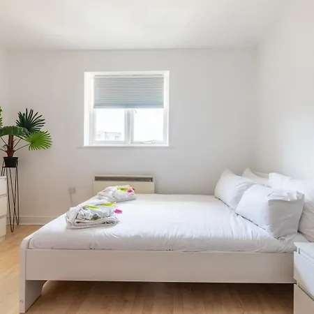 Appartamento Skyline Haven - Modern 2b, Parking, Wifi & 4ktv Londra