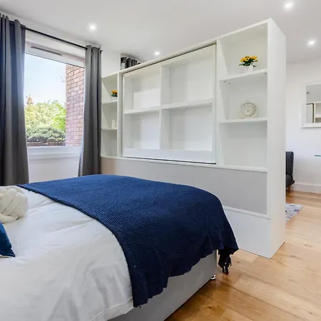 Apartamento Stunning Close To Station With Scenic Pond View Londres