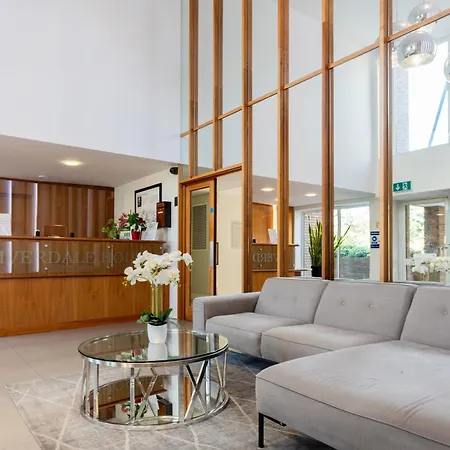 Stunning Close To Station With Scenic Pond View Apartamento