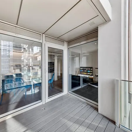 Luxury Sky Scraper Building Modern 2 Bedroom Next To Westfield Shopping Mall London!
