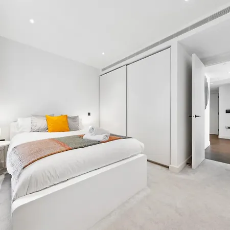Luxury Sky Scraper Building Modern 2 Bedroom Next To Westfield Shopping Mall London! Apartment