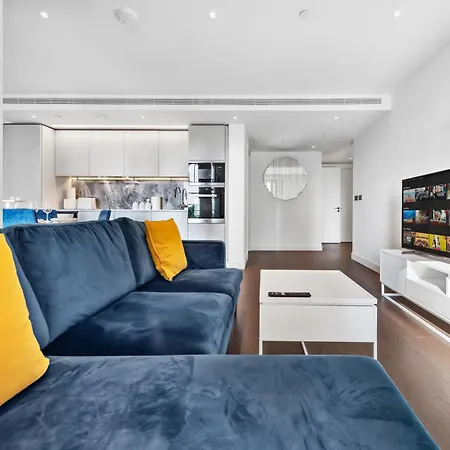 Luxury Sky Scraper Building Modern 2 Bedroom Next To Westfield Shopping Mall London! Apartment *