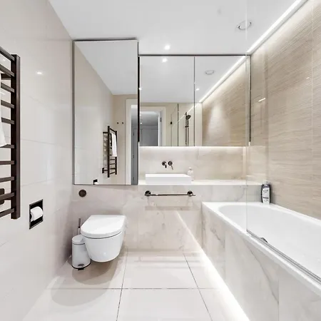 Luxury Sky Scraper Building Modern 2 Bedroom Next To Westfield Shopping Mall London! * London