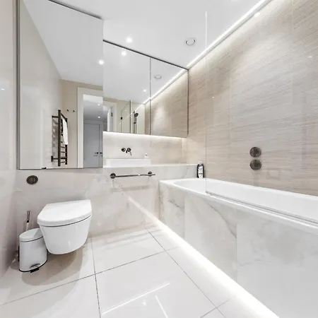 Luxury Sky Scraper Building Modern 2 Bedroom Next To Westfield Shopping Mall London!