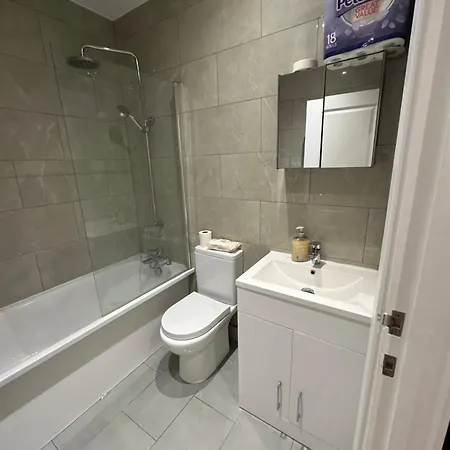 En Suits Room With Your Own Bathroom And Toilet * 伦敦