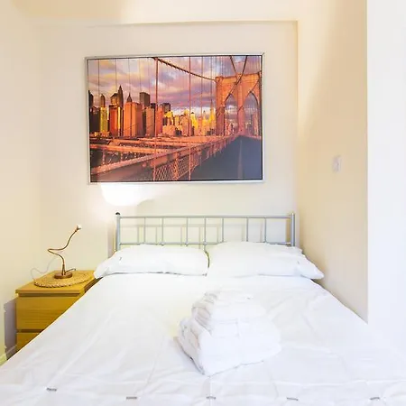 Golders Green Apartment *
