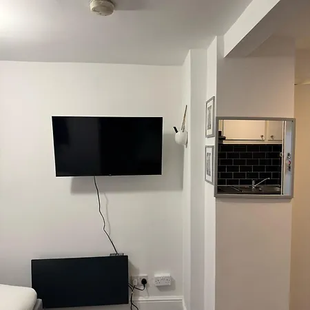 Compact Flat Close To Hyde Park Londýn