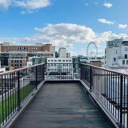 Luxe Skyline View Penthouse Apartmán *