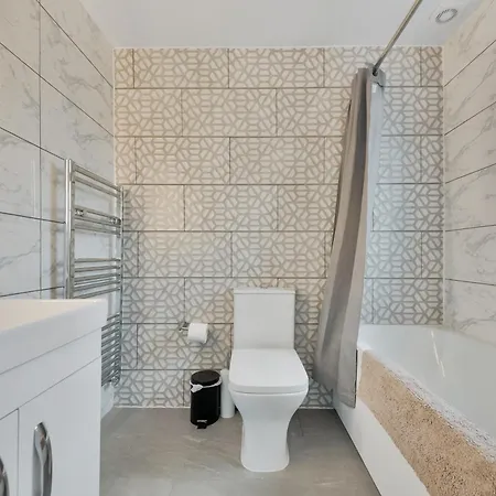 Apartment Smart Modern, Split Level Flat, Free Parking