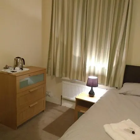 Acton Lodge Guest House 2*