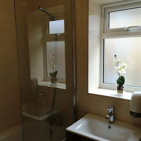 Globe City Apartment *