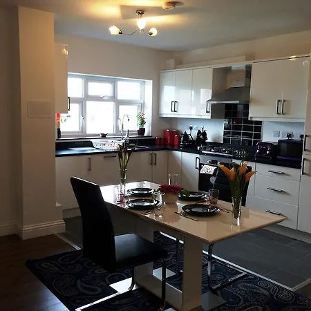 Globe City Apartment London