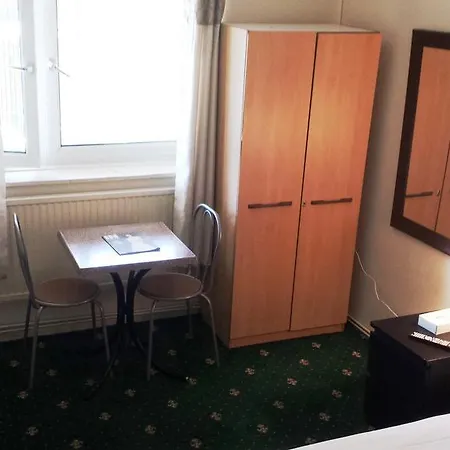 Whitechapel Rooms *