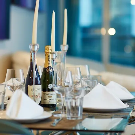 Second Nest Thames View Apartment London