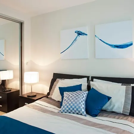 St George Wharf Apartment *