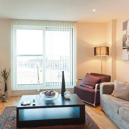 Apartment St George Wharf *