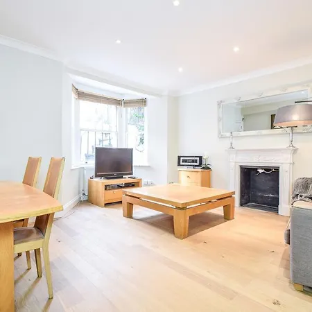 Chelsea Apartment *
