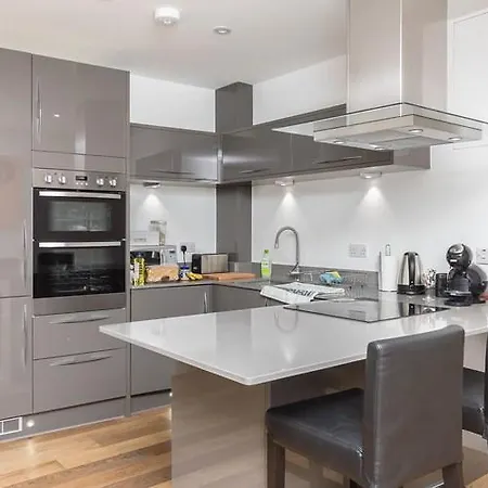 Kings Cross Apartments *