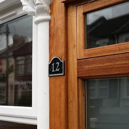 Malvern Road To Let Guest house *