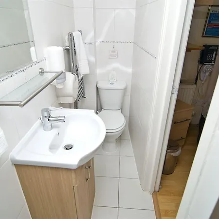 Holland Park Grove 3* ロンドン