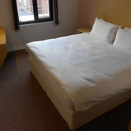 Ruskin 3*