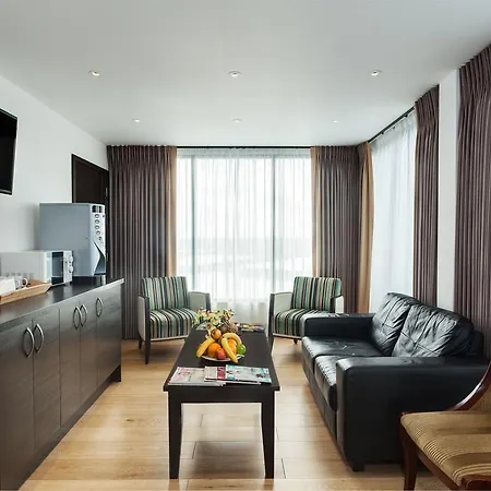 Hotel Park Grand Heathrow 4*