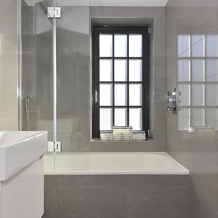 Excelsior Apartment *