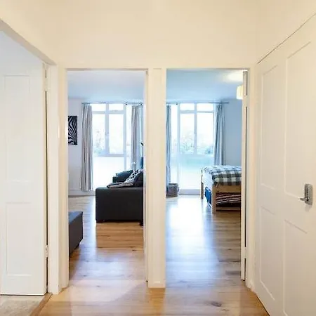 Apartment Bayswater