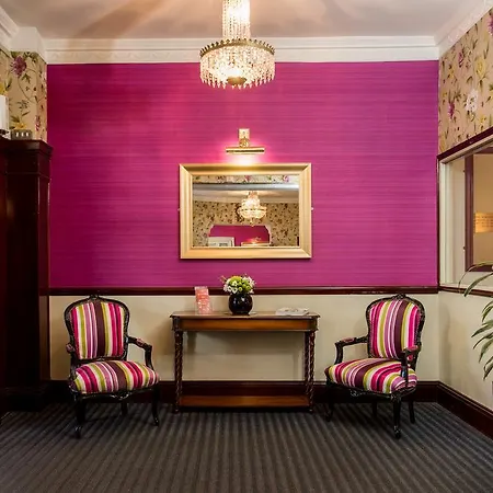 Szálloda The Clarendon 3*