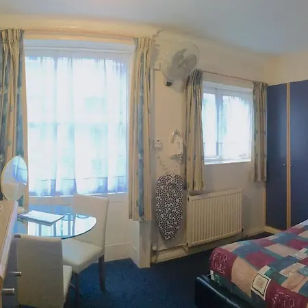 Hotel Hadleigh